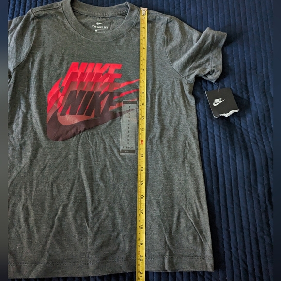 Nike Boys Small Quadruple NIKE Swoosh Shirt CU1008 081  Dark Gray NWT 012025 - Picture 7 of 8